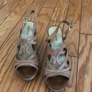 Sz 6 Kelly & Katie wedge sandal in excellent shape